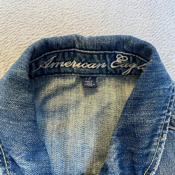 American Eagle Women's Denim Jacket Small Distressed  Button Closure Casual Ligh - Picture 3 of 7